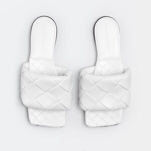 NIB BOTTEGA VENETA WOVEN LIDO SANDAL🎉